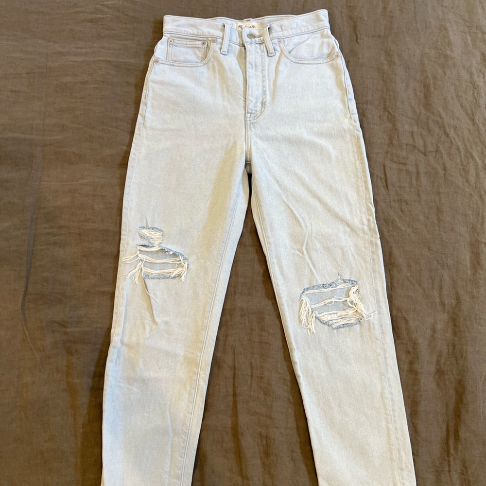 Madewell momjeannwith distressed knee and hem Light Blue Boyfriend Jeans